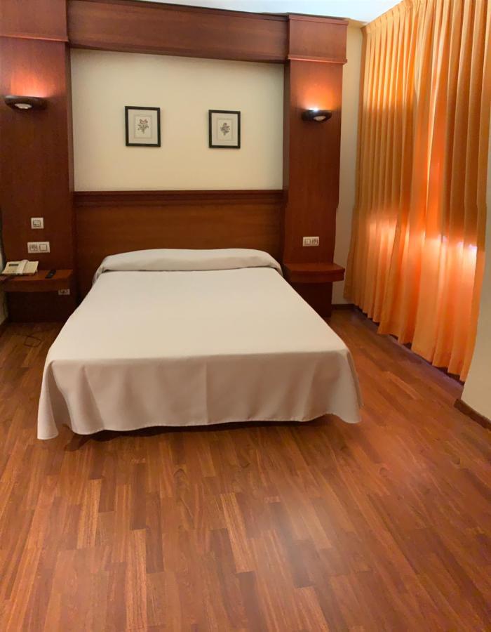 Hotel Barreiro Leira Екстер'єр фото