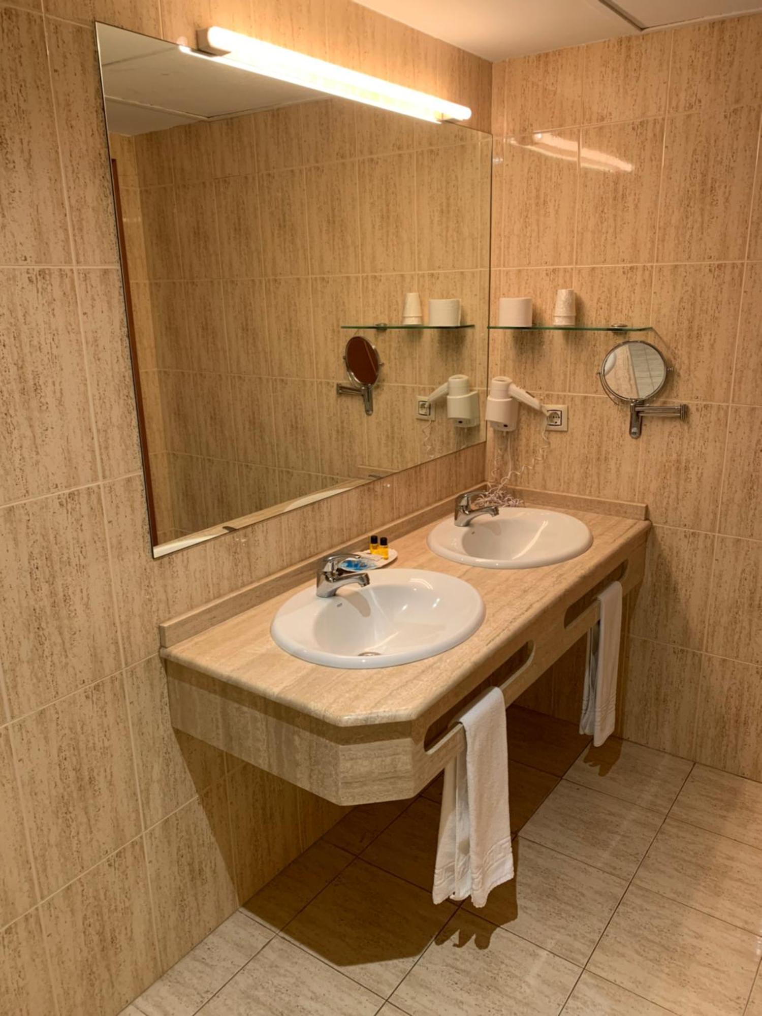 Hotel Barreiro Leira Екстер'єр фото